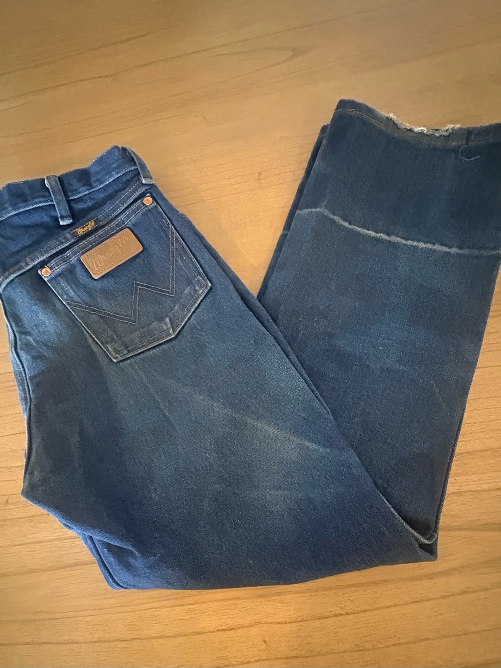 Wrangler Indigo Blue Denim Jeans with Back Patch Mens 34x29
